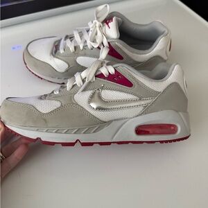 Women’s Nike Air Max Correlate